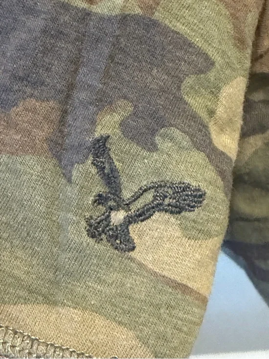 American Eagle Outfitters Men’s Camo Henley Raglan Shirt - Green/Charcoal - Picture 5 of 6